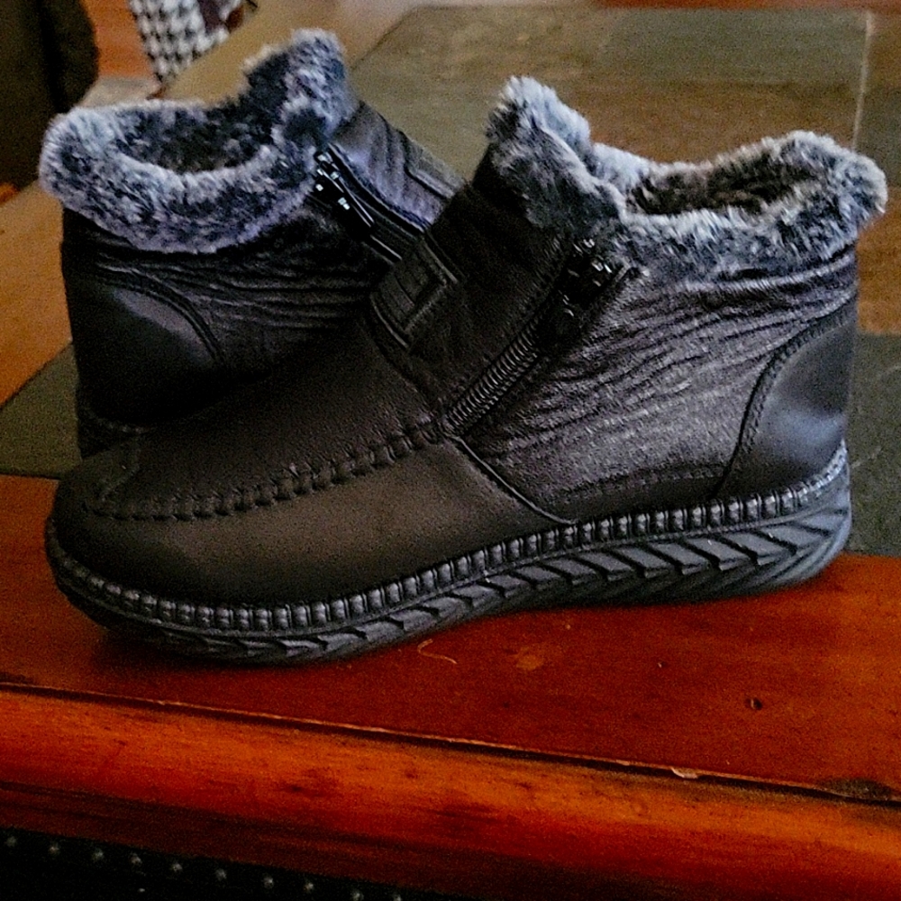 The Tide Denim fur top and inside black bootie with 2 side zippers.  NEW